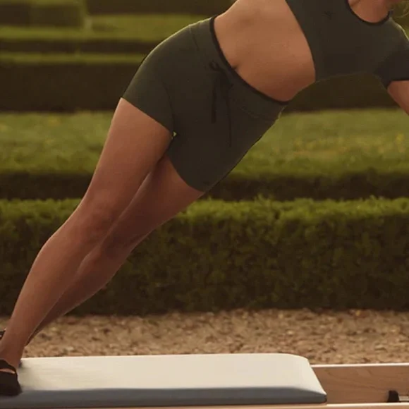 NWT Alo Yoga 4” airbrush race pace shorts - Picture 1 of 8